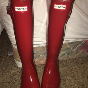 HUNTER glossy red tall boots